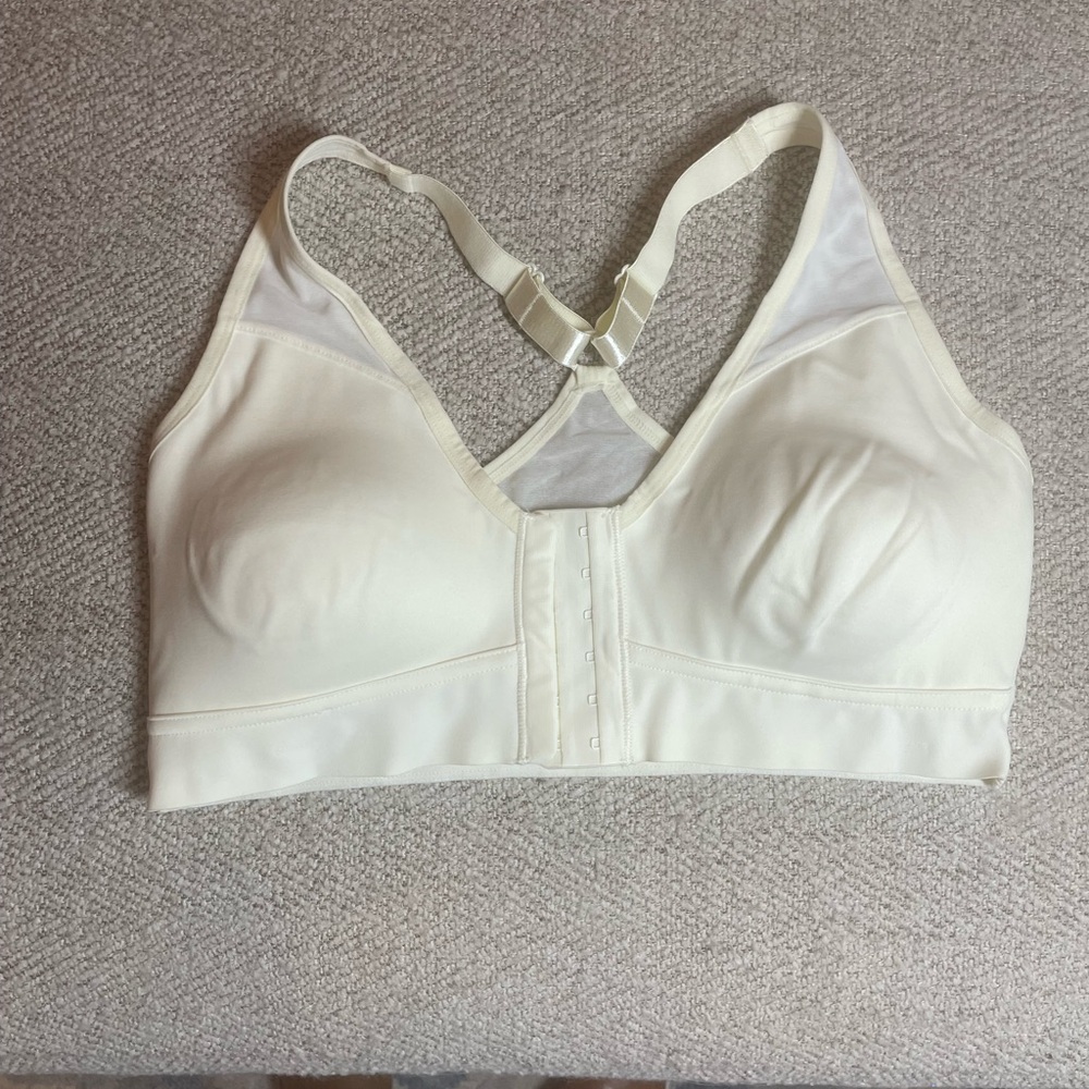 AnaOno Bianca Pocketed Front Closure Sports Bra - Picture 5 of 13